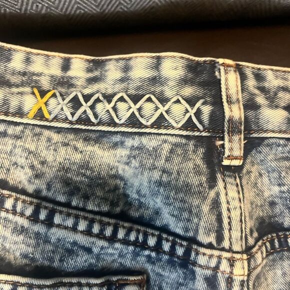 Cactus Embroidered Acid Wash Jean Shorts Size 27 Western Desert Festival Vibes - Picture 9 of 10